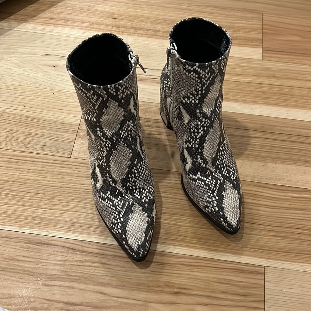 Madden Girl ankle boots snake skin chunky heel size 7.5